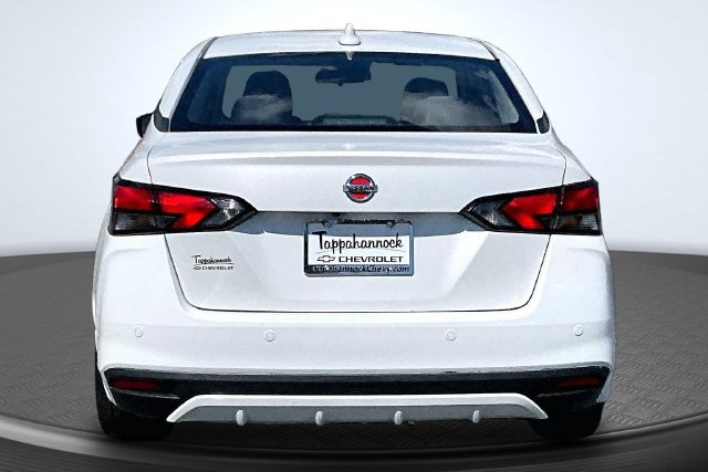 Used 2021 Nissan Versa SV FWD image 5