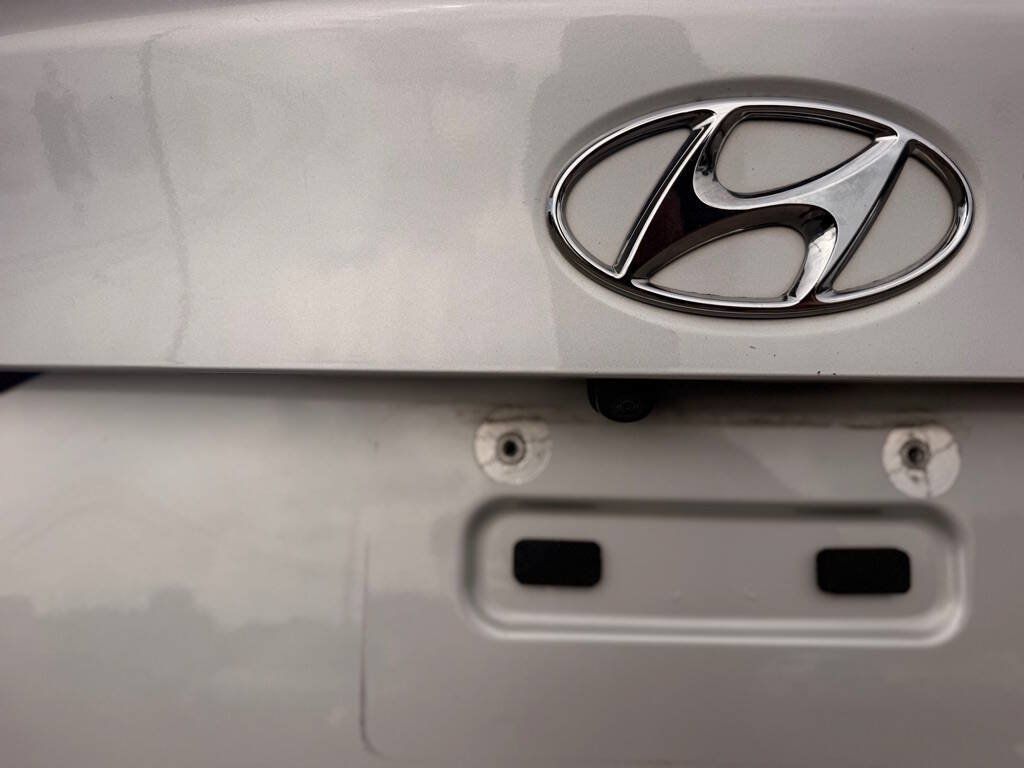 Used 2019 Hyundai Accent SE FWD image 3