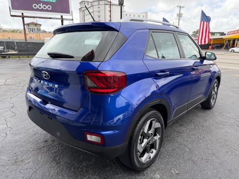 Used 2025 Hyundai Venue SEL image 5