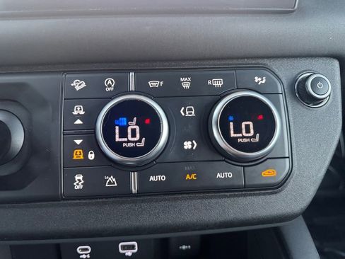 Used 2024 Land Rover Defender 130 X-Dynamic SE image 21