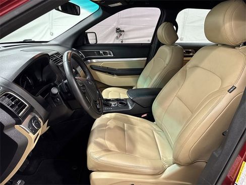 Used 2016 Ford Explorer XLT w/ Equipment Group 202A image 19
