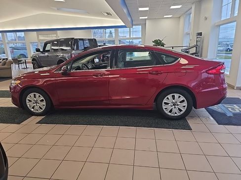 Used 2019 Ford Fusion S image 3