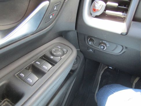 Used 2022 GMC Terrain SLE w/ Driver Convenience Package FWD image 17