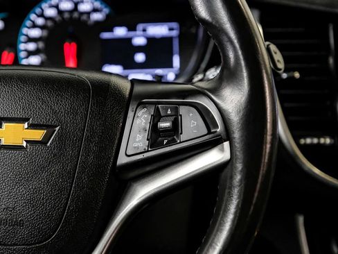 Used 2020 Chevrolet Trax LT w/ LT Convenience Package image 19