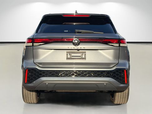 New 2026 Volkswagen Tiguan SE R-Line FWD image 4