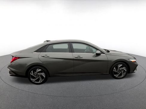 Used 2025 Hyundai Elantra SEL image 16