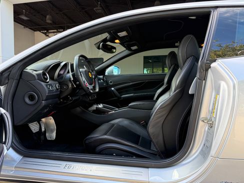 Used 2012 Ferrari FF image 24