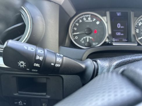 Used 2019 Toyota Tacoma SR5 RWD image 25
