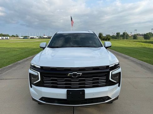 Used 2026 Chevrolet Suburban High Country AWD/4WD image 13