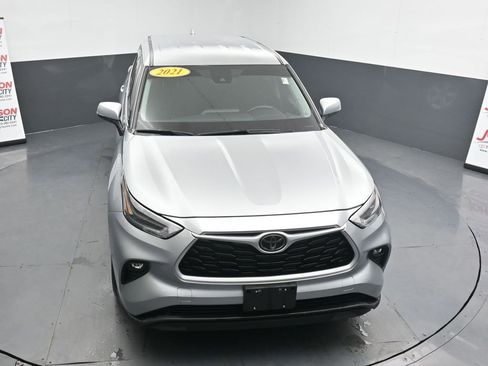 Used 2021 Toyota Highlander LE image 26