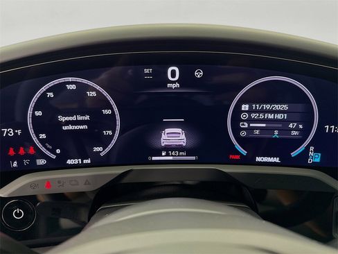 Used 2025 Porsche Taycan image 16