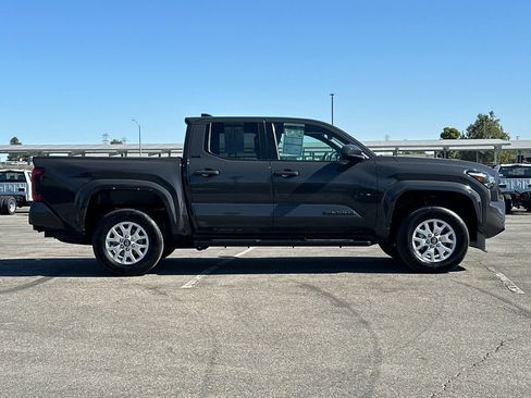 Used 2025 Toyota Tacoma SR5 AWD/4WD image 2