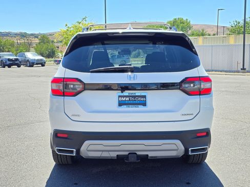 Used 2023 Honda Pilot Touring image 5