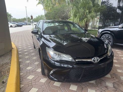 Used 2017 Toyota Camry SE image 6