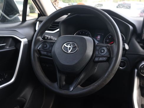 Used 2021 Toyota RAV4 XLE FWD image 5