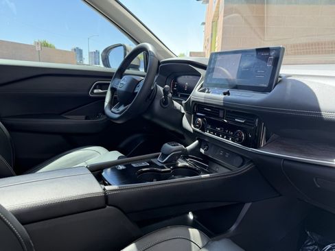 Used 2025 Nissan Rogue Platinum FWD image 39