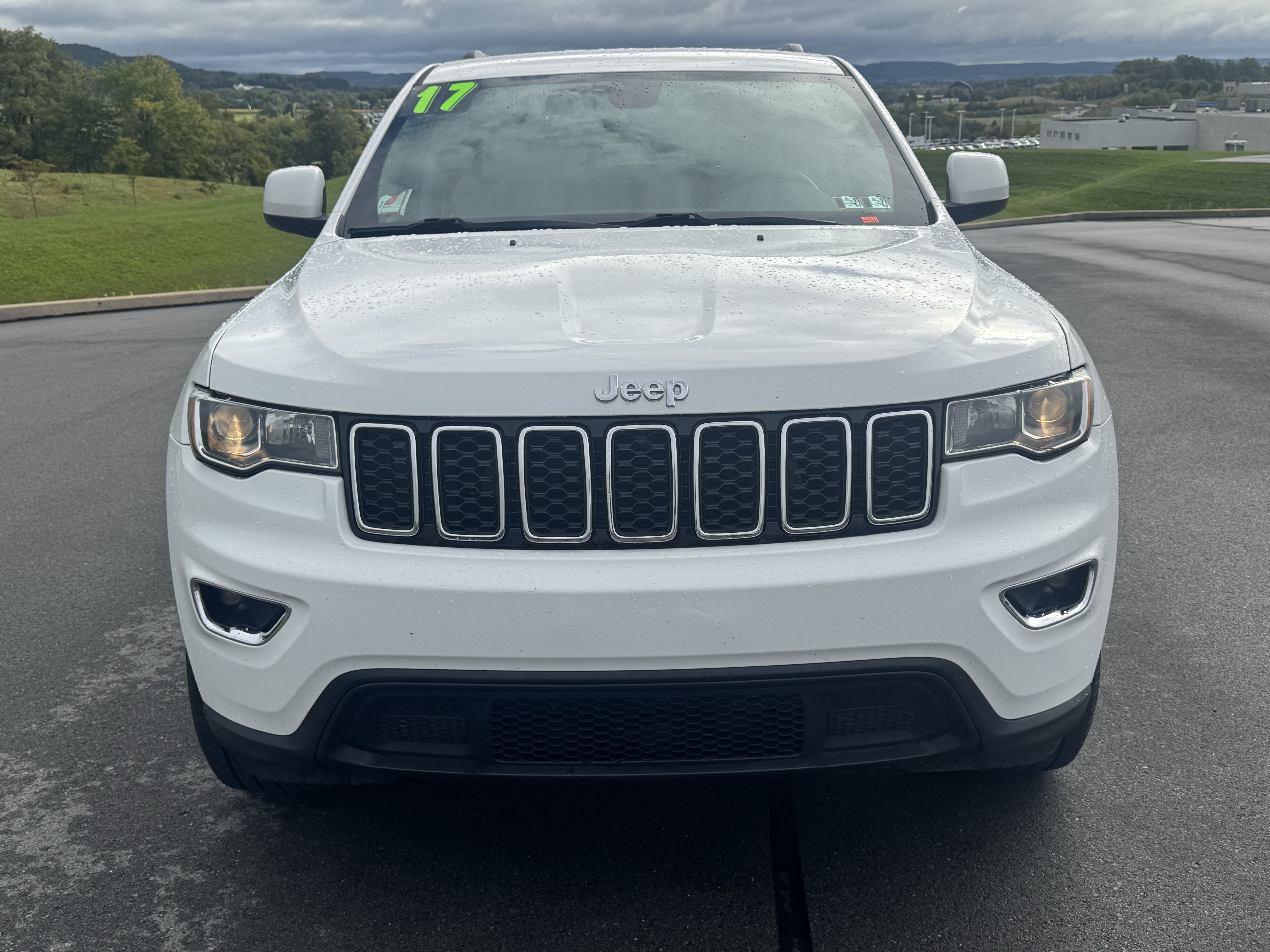 Used 2017 Jeep Grand Cherokee Laredo w/ Quick Order Package 23E AWD/4WD image 9