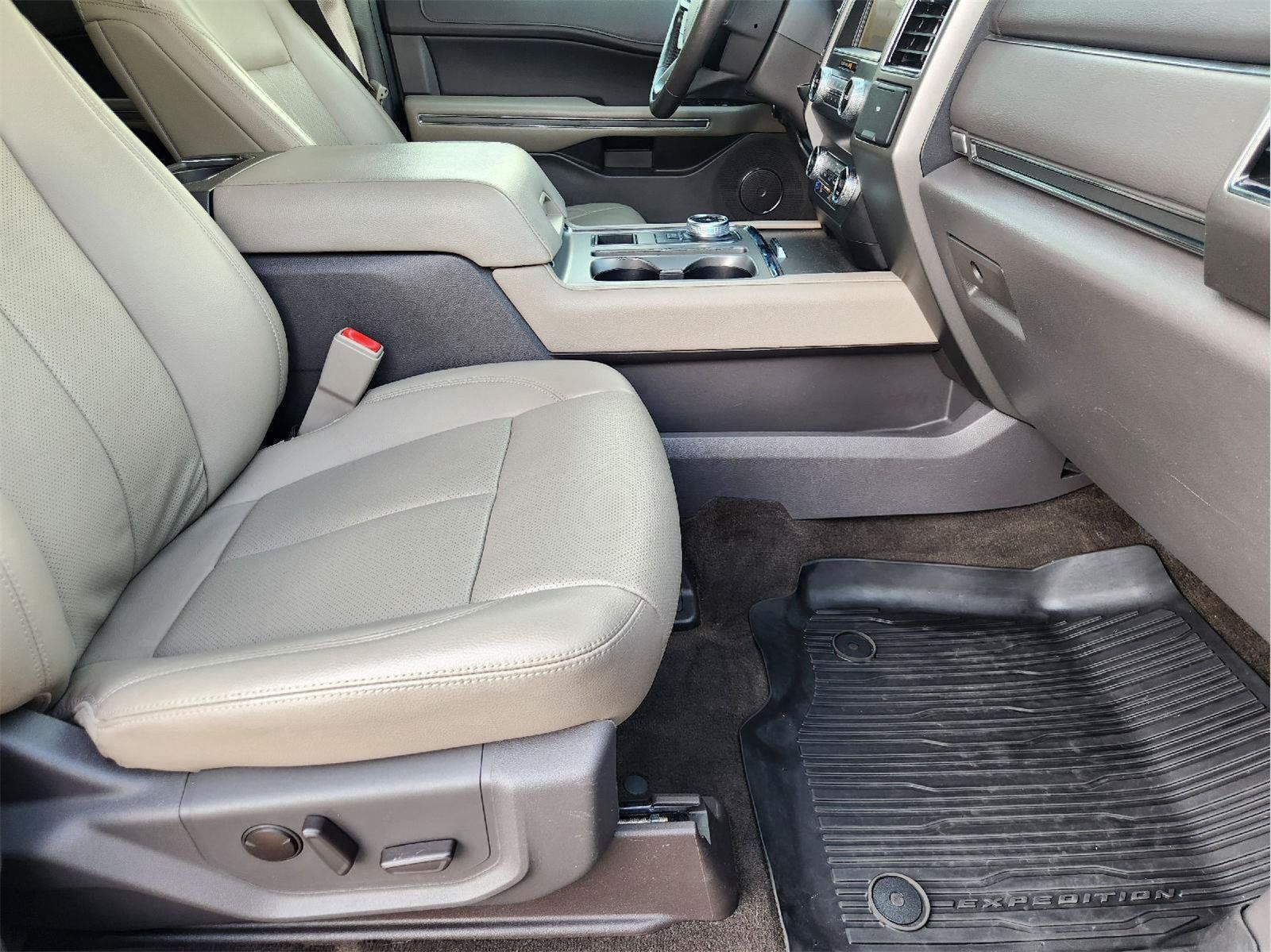 Used 2020 Ford Expedition XLT w/ Equipment Group 202A RWD image 14