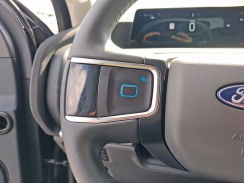 Used 2025 Ford Expedition Active image 16