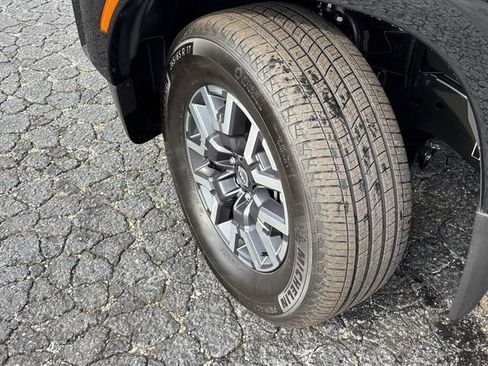 Used 2024 Nissan Frontier SL w/ Technology Package image 24