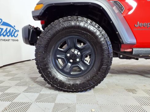 Used 2024 Jeep Gladiator Sport AWD/4WD image 8