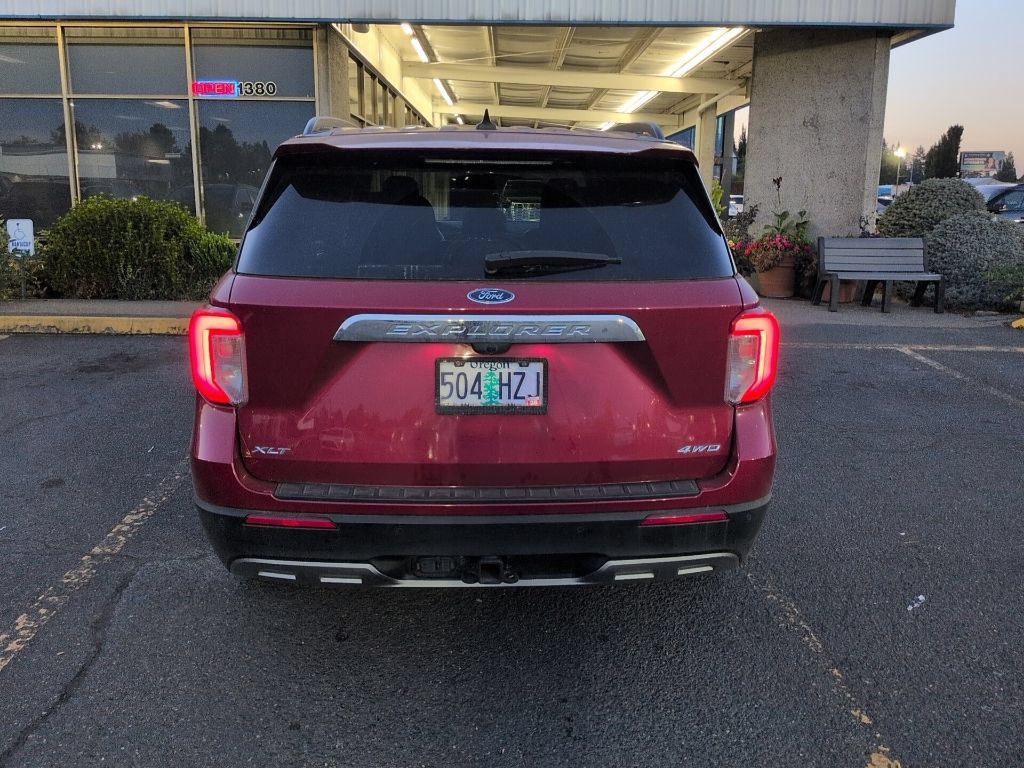 Used 2021 Ford Explorer XLT w/ Equipment Group 202A AWD/4WD image 4
