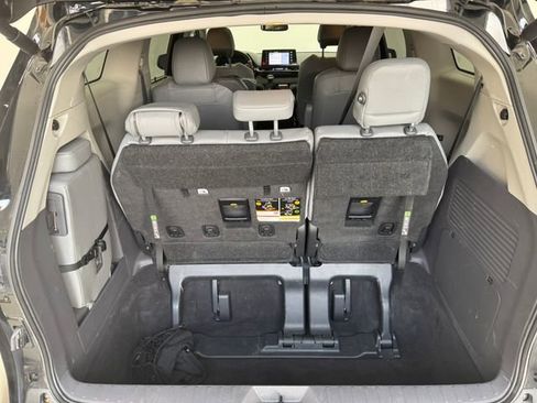 Used 2024 Toyota Sienna XLE w/ XLE Plus Package FWD image 8