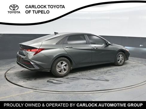 Used 2024 Hyundai Elantra SE image 3