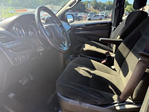 Used 2015 Dodge Grand Caravan SE FWD image 5