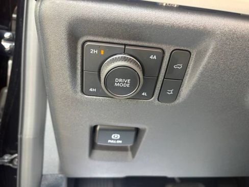 Used 2025 Ford Expedition Active AWD/4WD image 24