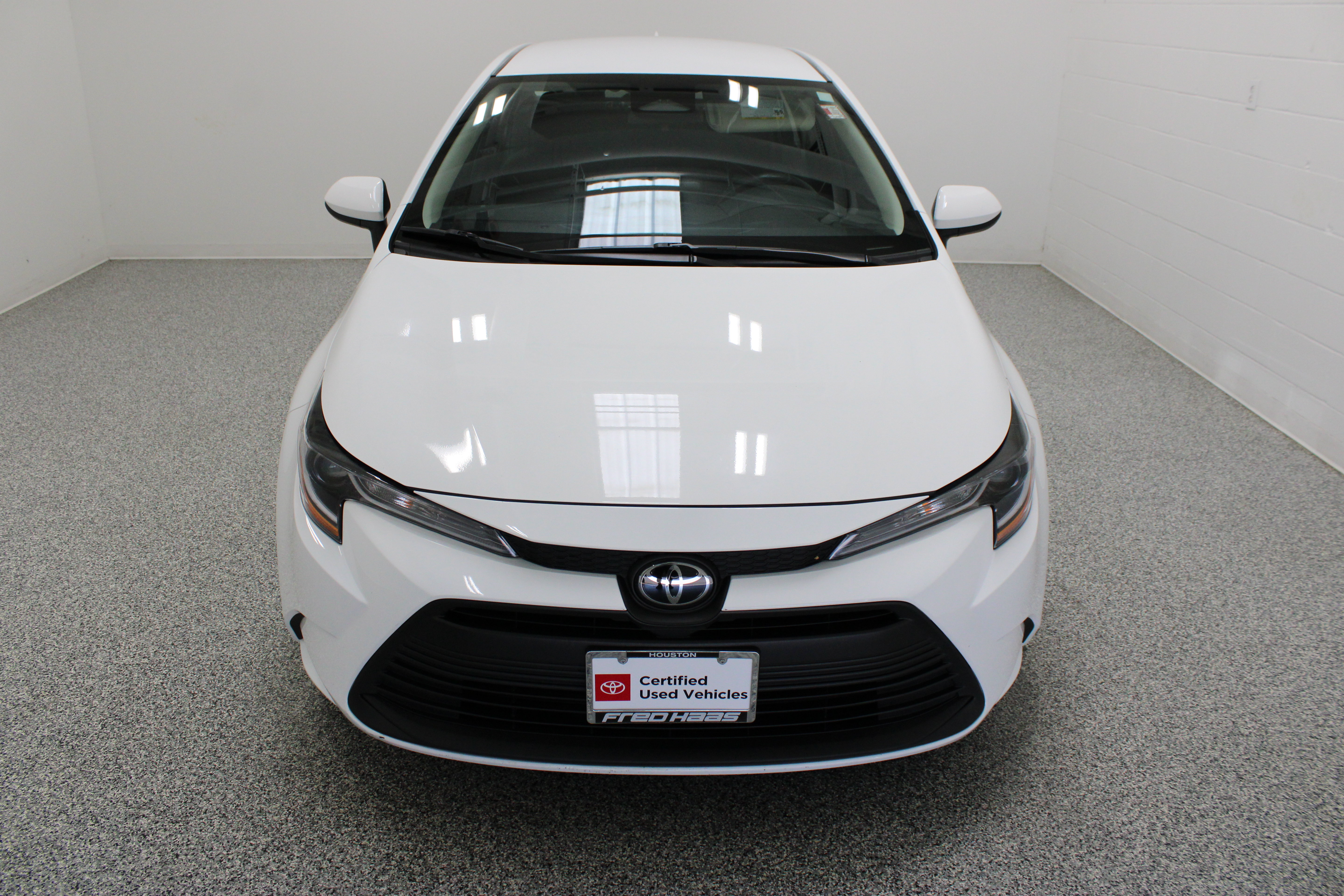 Certified 2025 Toyota Corolla LE FWD image 3