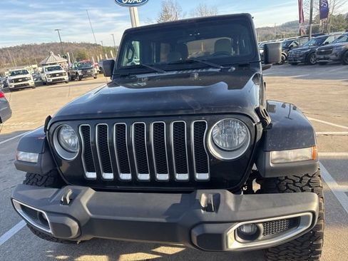 Used 2020 Jeep Wrangler Unlimited Sahara image 2