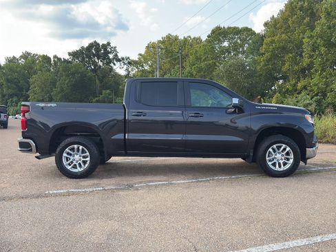 Used 2023 Chevrolet Silverado 1500 LT AWD/4WD image 26