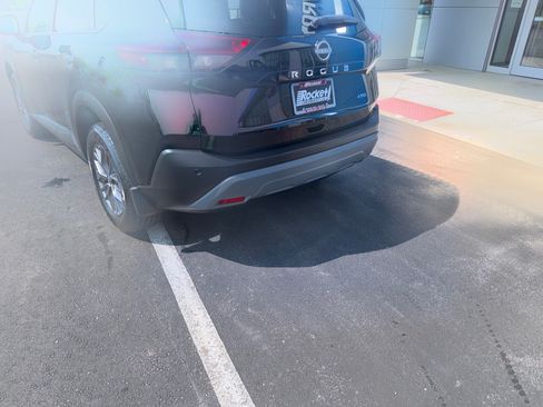 Used 2023 Nissan Rogue S AWD/4WD image 2