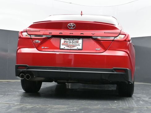 Used 2025 Toyota Camry SE image 40