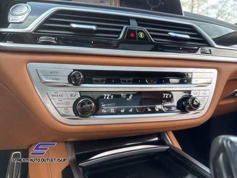 Used 2022 BMW 750i xDrive w/ Executive Package image 46