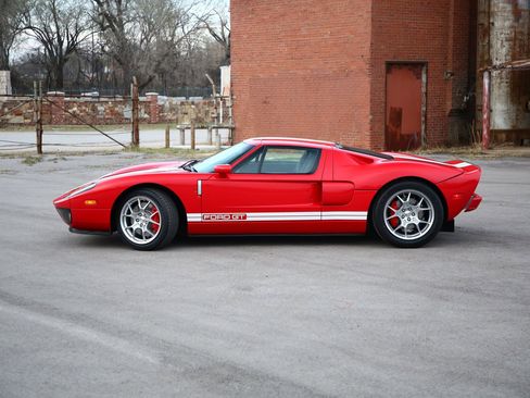 Used 2005 Ford GT image 22