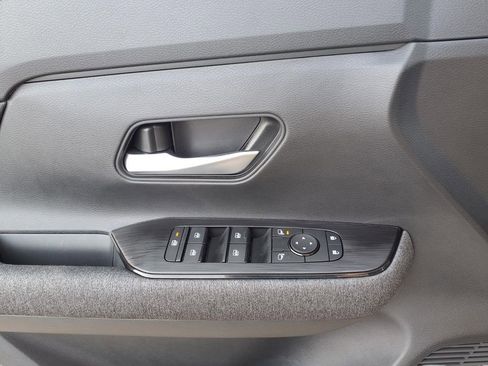 Used 2025 Nissan Kicks SV image 16