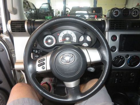 Used 2007 Toyota FJ Cruiser 4WD w/ Upgrade Pkg 1 image 32