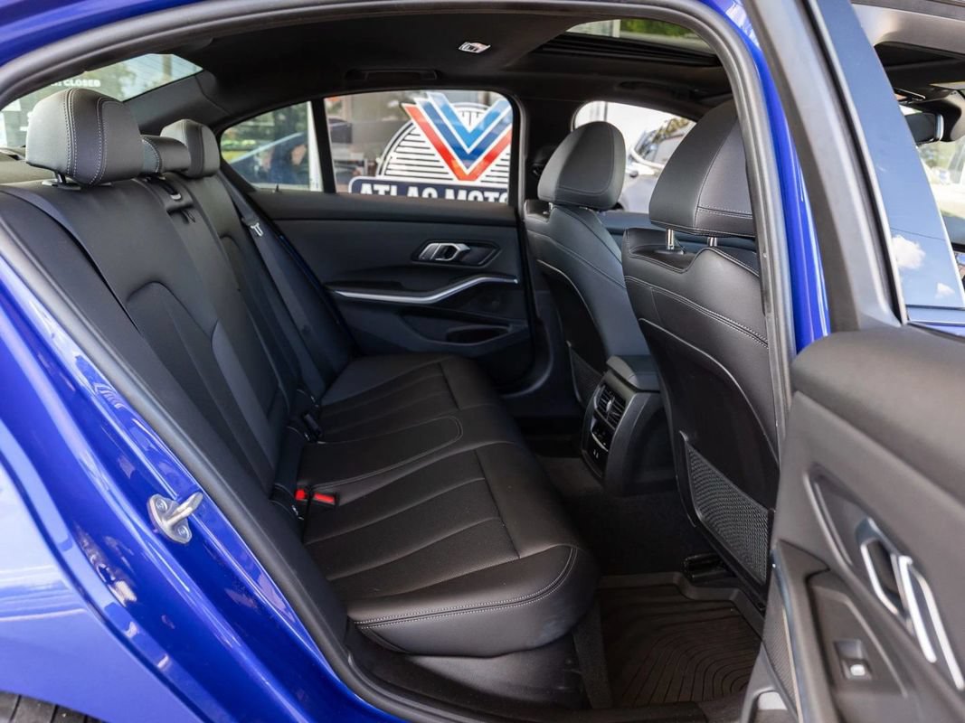 Used 2022 BMW 330i Sedan w/ M Sport Package RWD image 26