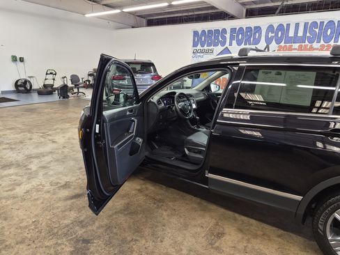 Used 2020 Volkswagen Tiguan SEL FWD image 9