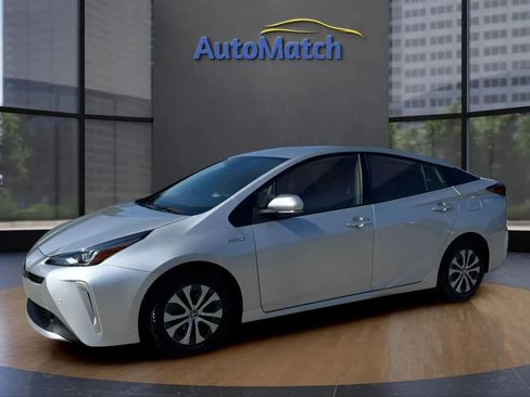 Used 2021 Toyota Prius LE image 6
