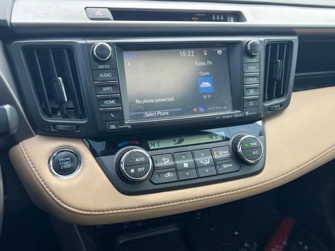 Used 2018 Toyota RAV4 Limited image 23