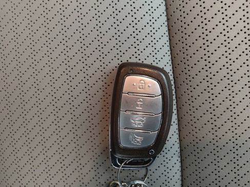 Used 2020 Hyundai Elantra Limited FWD image 32