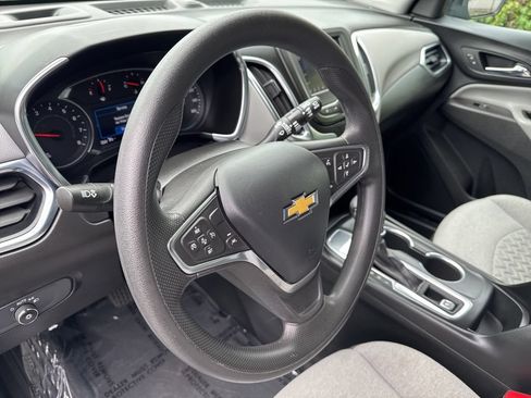 Used 2022 Chevrolet Equinox LT FWD image 9