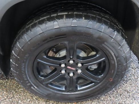 Used 2023 GMC Acadia AT4 w/ Technology Package image 16