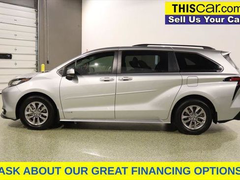 Used 2021 Toyota Sienna LE FWD image 6