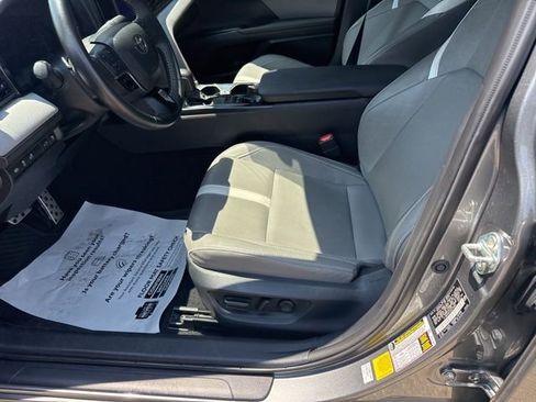 Used 2025 Toyota Camry SE w/ Convenience Package FWD image 18