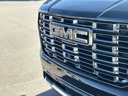 Used 2026 GMC Yukon XL Denali Ultimate AWD/4WD image 32