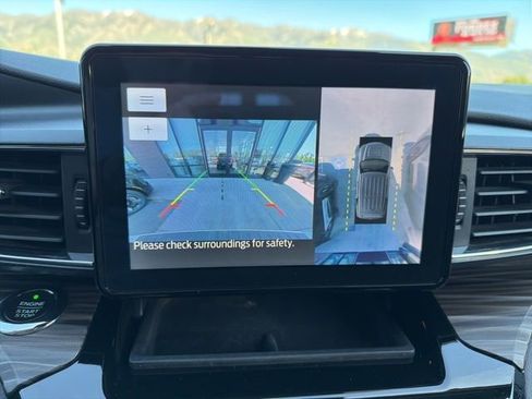 Used 2021 Ford Explorer Limited w/ Equipment Group 301A AWD/4WD image 17
